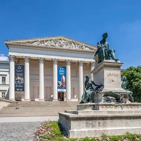 Stylish Great Location *