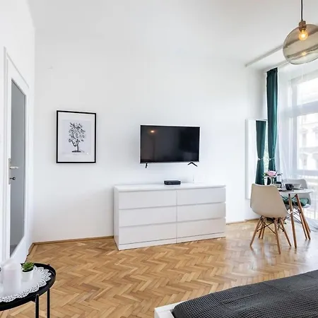 Stylish Great Location *