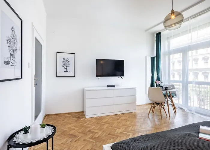 Stylish Great Location *